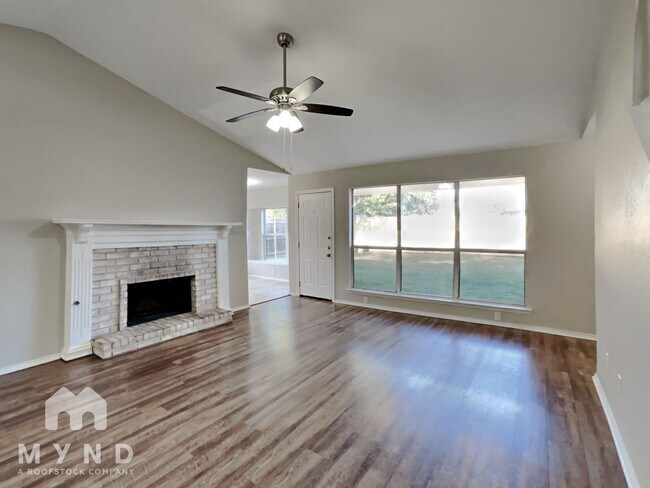 Foto del edificio - 705 Stonebrooke Dr