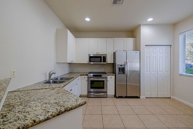 Building Photo - 805 Middleton Dr SW