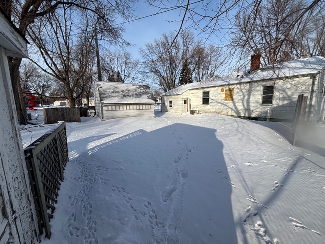 Building Photo - 611 2nd Ave S