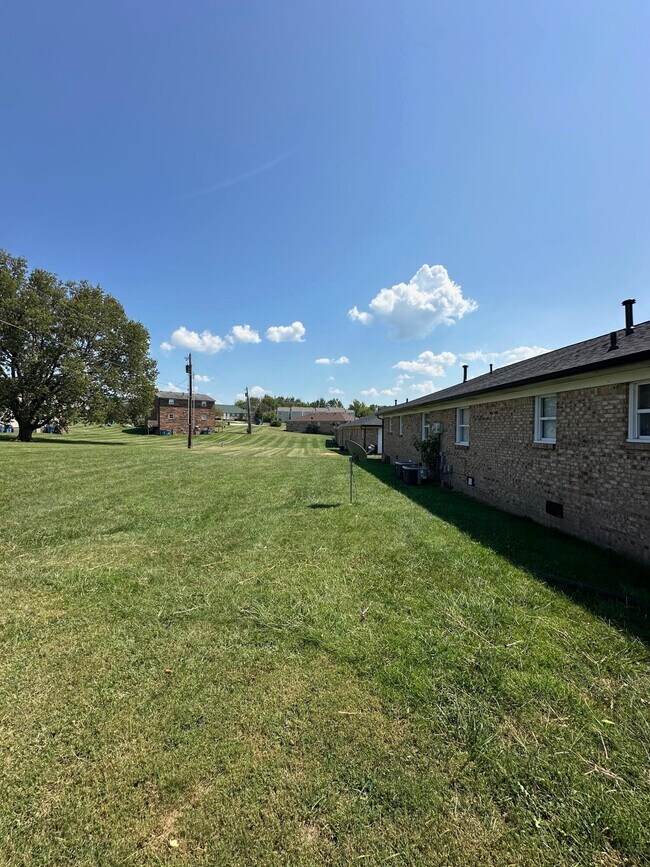 Building Photo - 425 Patrician Pl