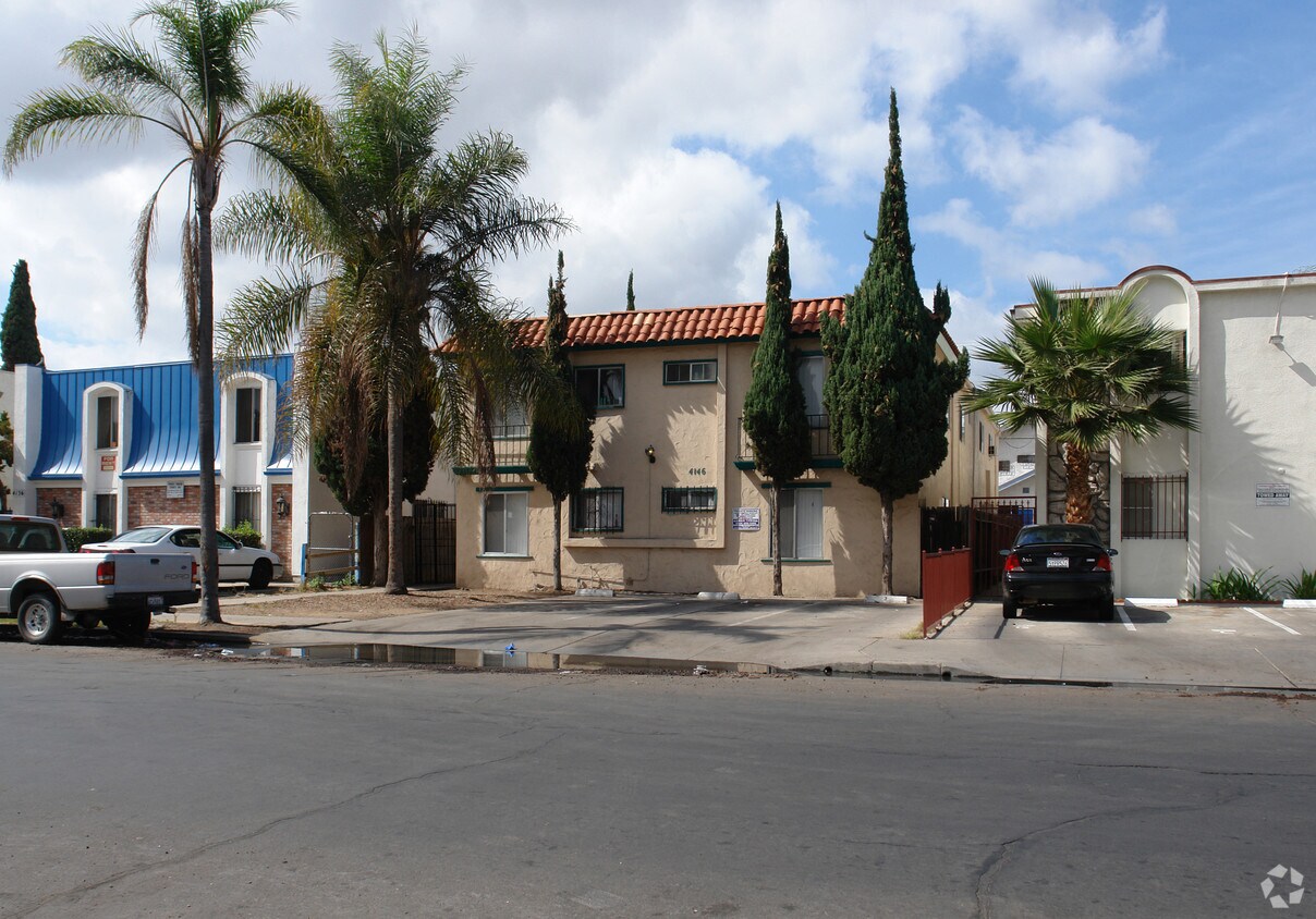 Primary Photo - 4146 Menlo Ave