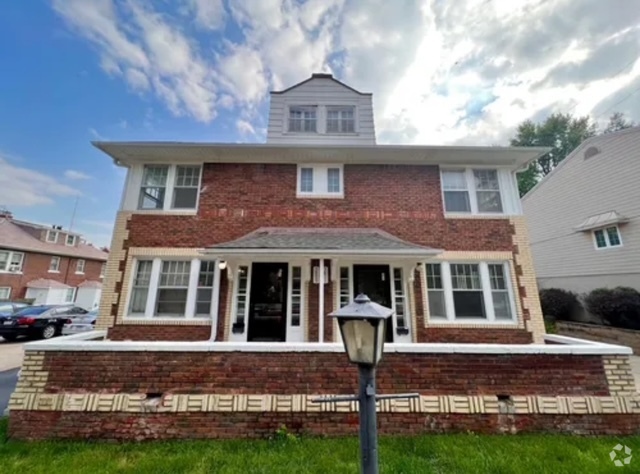 Building Photo - 3809 Davenport St