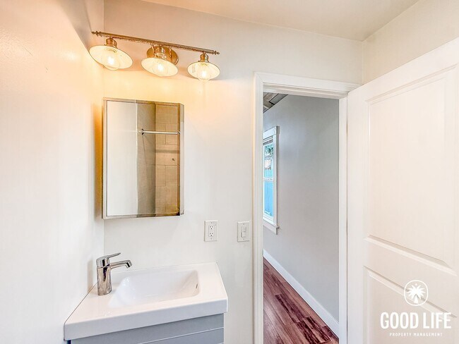 Foto del edificio - Studio in City Heights with Granite Kitchen, Ceiling Fan & Private Setting