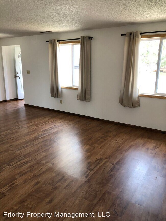 Building Photo - 3 br, 1.5 bath House - 802 Greenway B