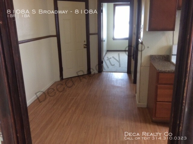 Building Photo - 1+ Bedroom