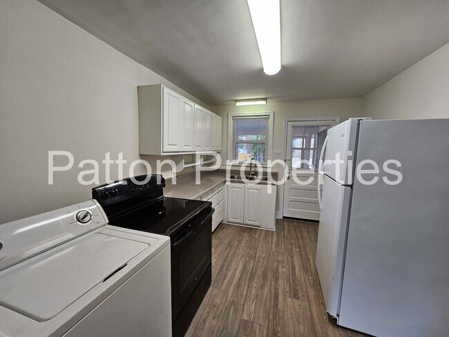 Building Photo - 1426-1430 Sunnyside Drive - Outside CoC - ...