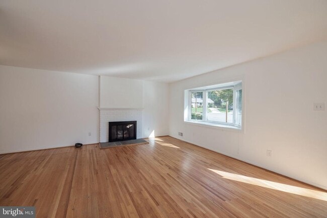 Building Photo - 5720 Anola Ct