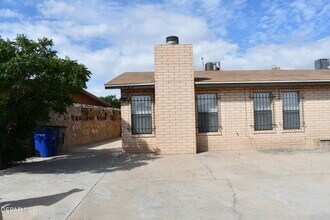 Building Photo - 3545 E Glen Dr