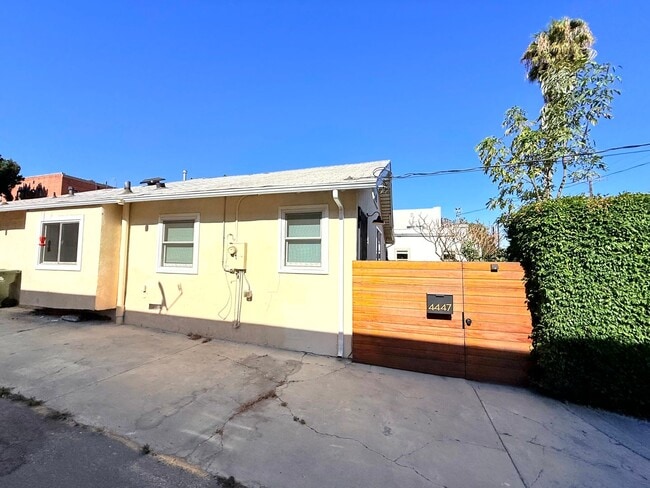 Building Photo - 4447 Lockwood Ave