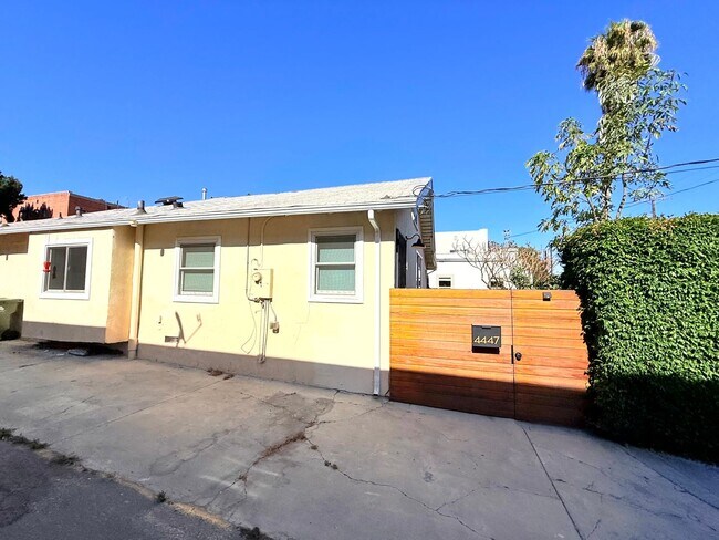Foto del edificio - 4447 Lockwood Ave