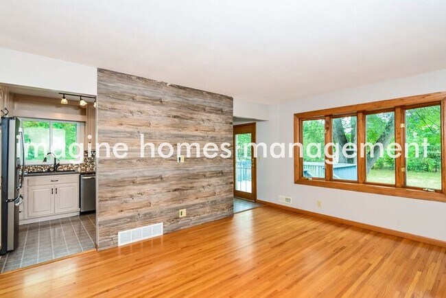 Building Photo - Fully Renovated 4 Bedroom Single Family Ho...