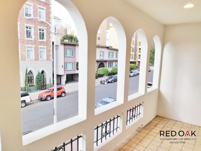 Foto del edificio - 1818 Whitley Ave