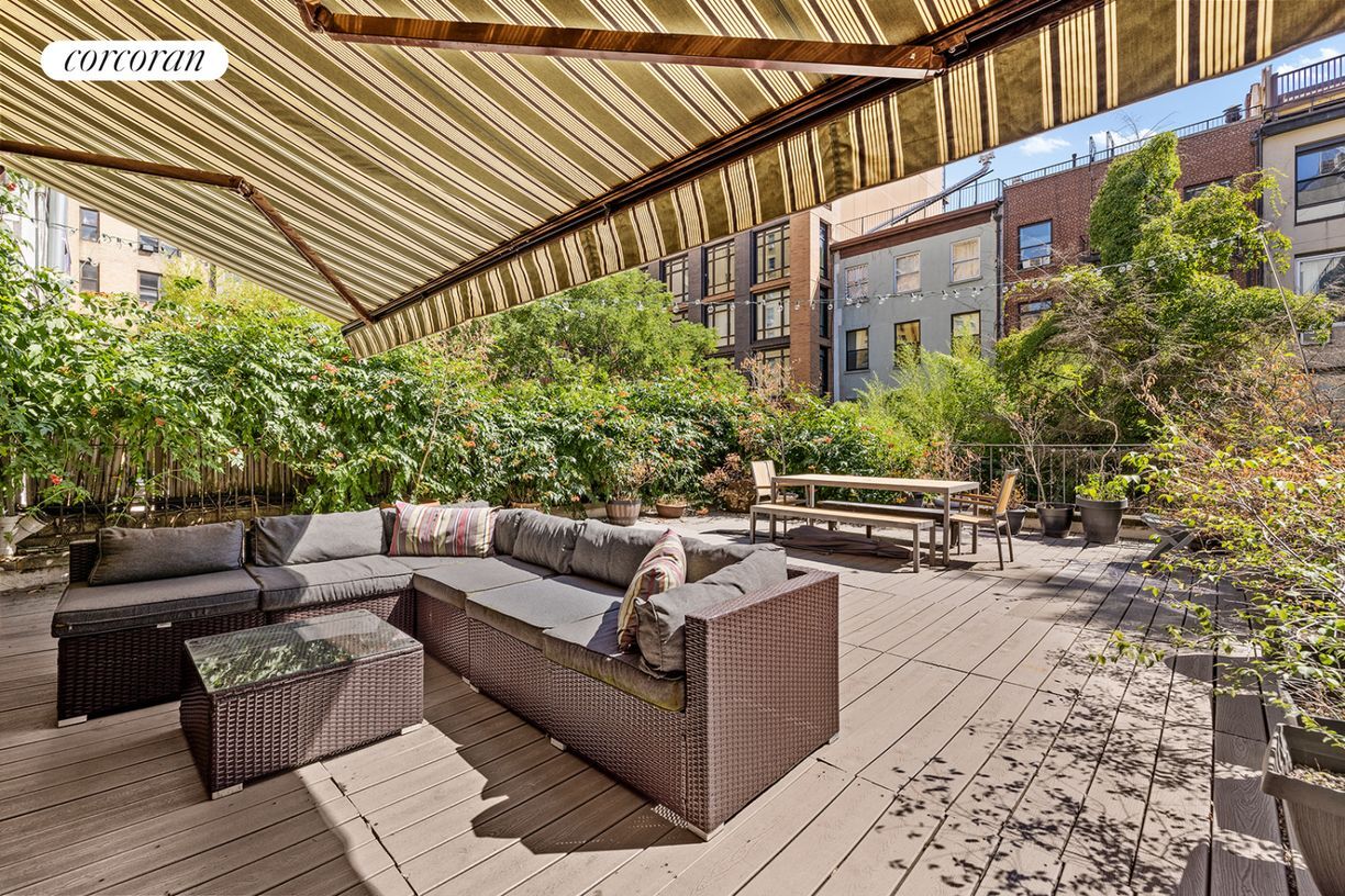 Primary Photo - 212 W 15th St