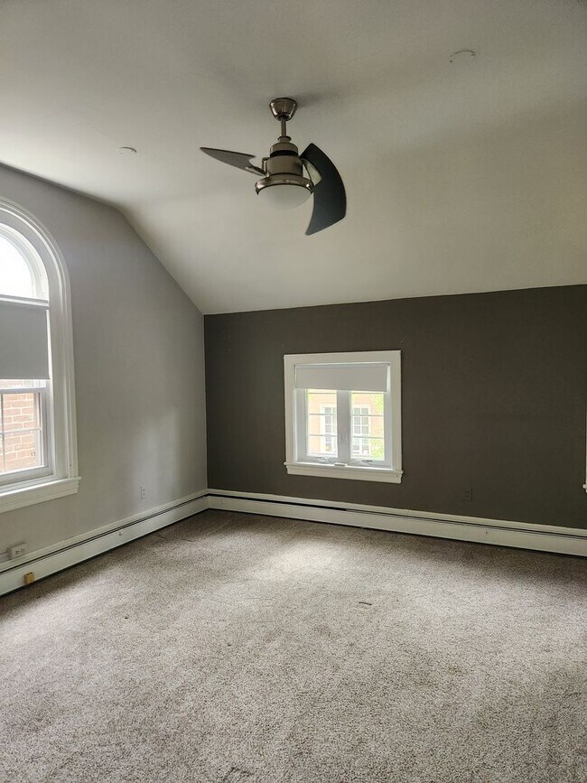 Building Photo - Downtown 1 bedroom