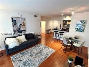 Foto principal - 2775 NE 187th St