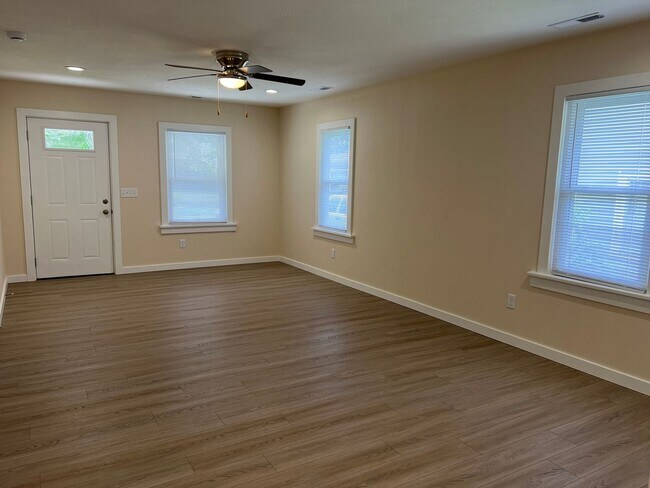 Foto del edificio - Recently Updated 3 Bedroom near OTC