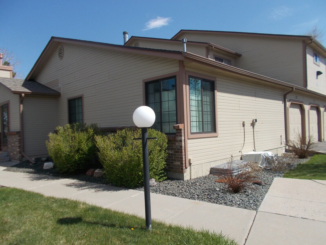Foto principal - 9135 W Cedar Dr