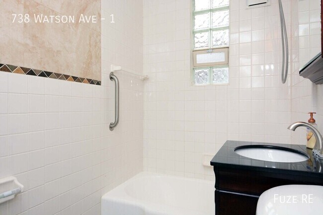 Foto del edificio - 738 Watson Ave