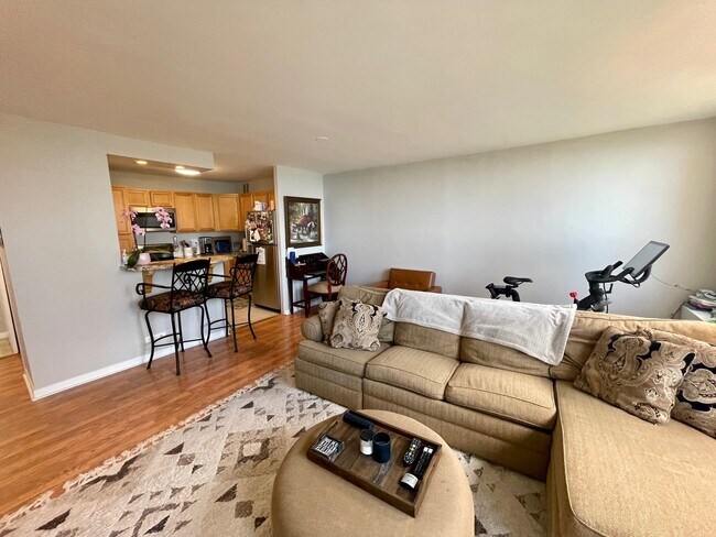 Foto del edificio - 2626 N Lakeview Ave