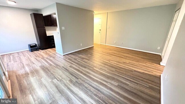 Foto del edificio - 7097 Spring Garden Dr