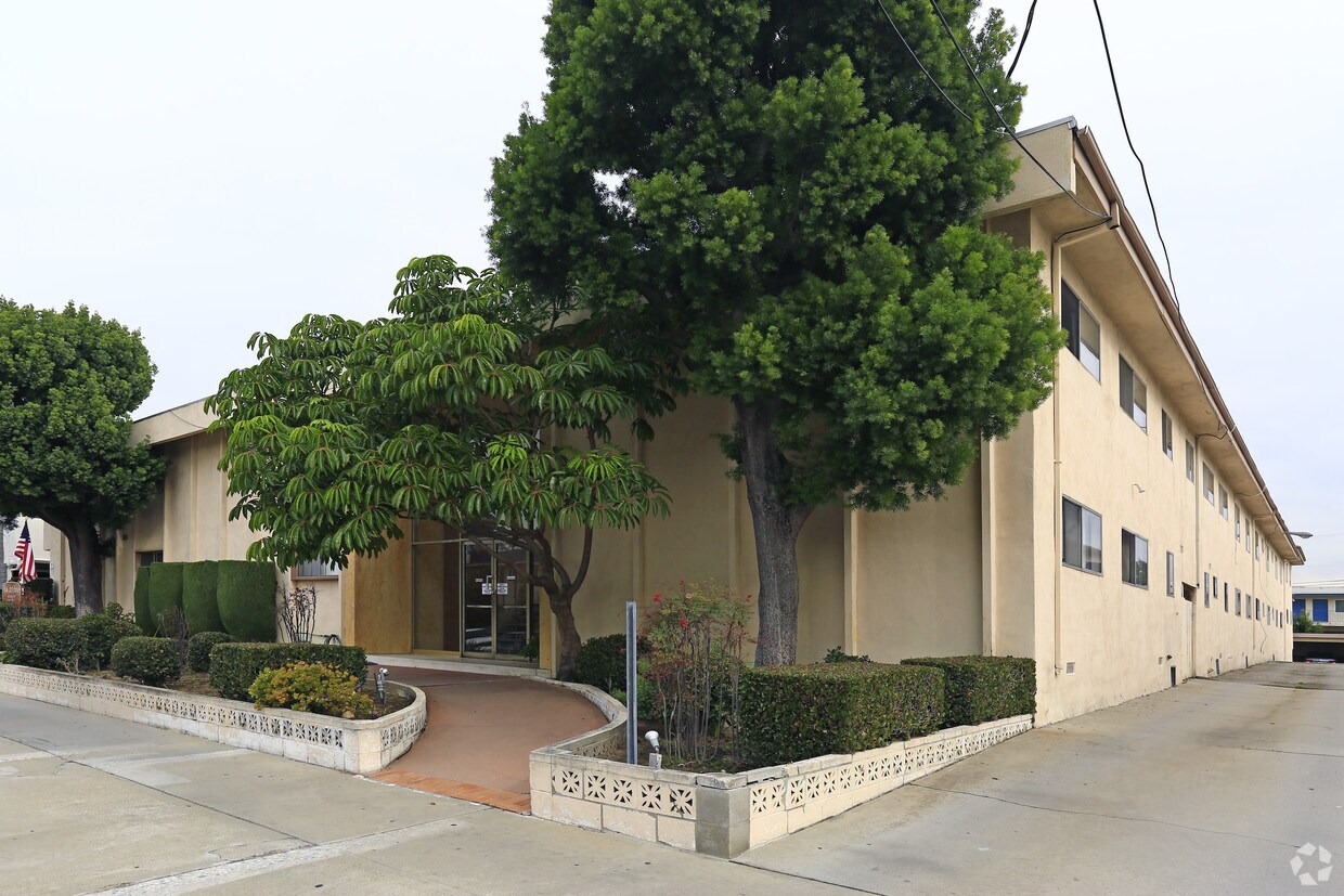 Via Del Amo Apartments 20900 Amie Ave Torrance, CA Apartments for