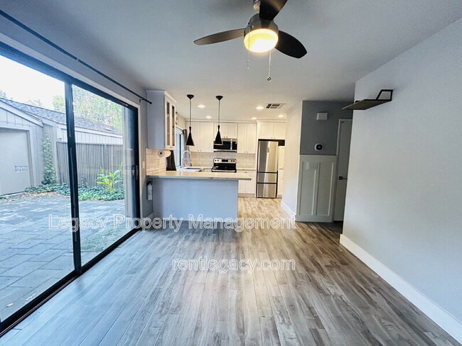 Building Photo - 134 Hartnell Pl