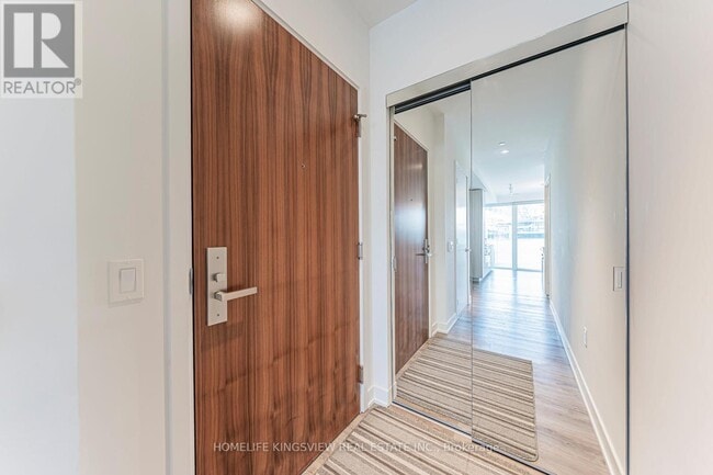 Building Photo - 15 Queens Quay E