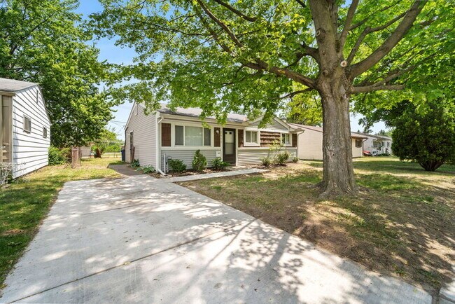 Photo - 2055 Alanson St House