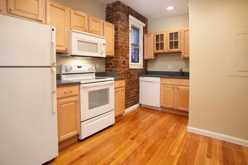 Primary Photo - 67 Burbank St