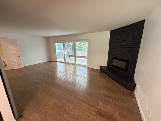 Foto del edificio - 3 Bed 2 Bath Duplex W/ Garage In Moraga