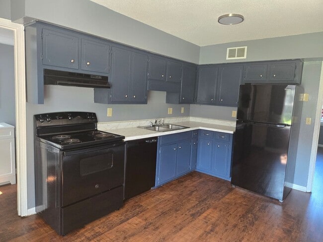 Photo - 1914 E 48th St Apartment