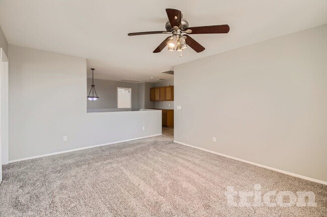 Foto del edificio - 5030 W Glass Ln