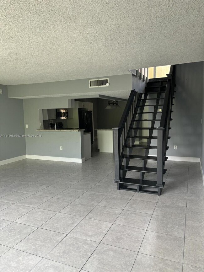 Foto del edificio - 8401 W Sample Rd
