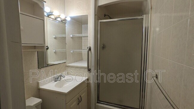 Foto del edificio - 24 Milltown Rd