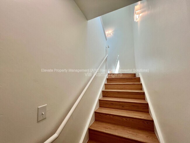 Foto del edificio - 216 E Hurd St