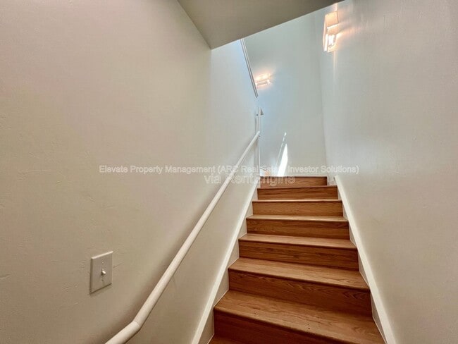 Photo - 216 E Hurd St Apartment