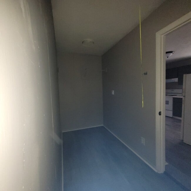 Building Photo - 204 S Maple St