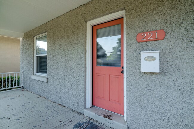 Foto del edificio - 221 E Mosley St