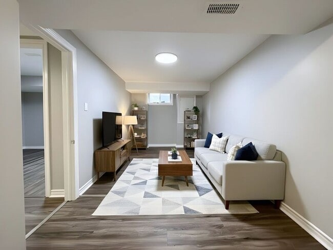 Building Photo - 20 W 4th St