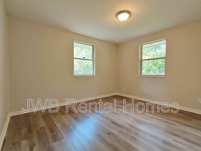Foto del edificio - 5239 Potomac Ave