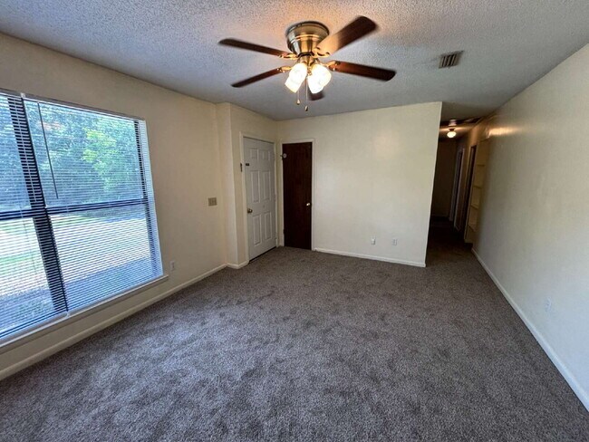 Foto del edificio - Available FOR RENT in Midland City, AL!!