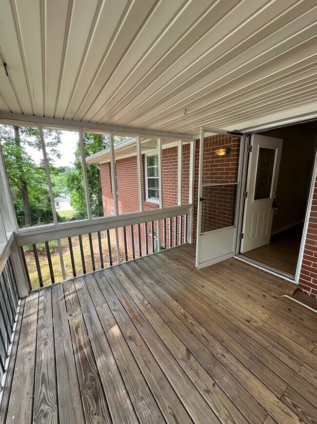 Building Photo - 135 McBee St