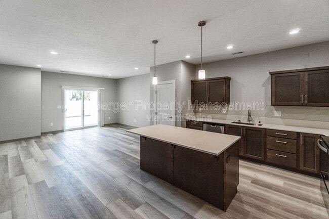 Foto del edificio - 1717 N Manifold Ln