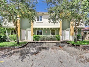 Building Photo - 425 NW 40th Ct