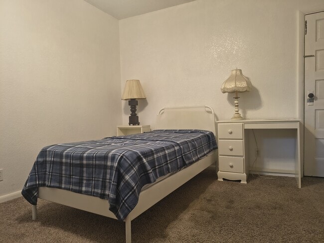 Building Photo - 700 Hughlett Ave