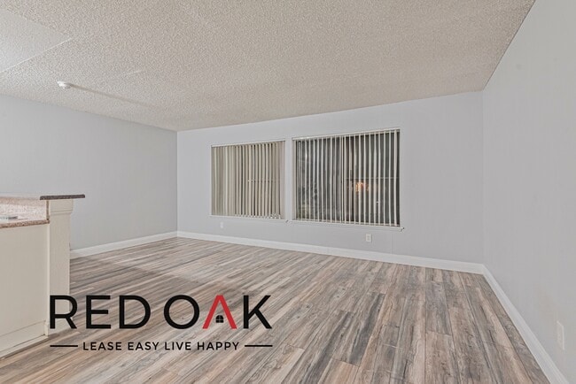 Building Photo - 227 E Ave 41