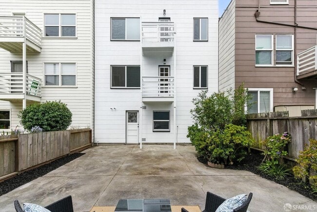 Building Photo - 1206 Funston Ave