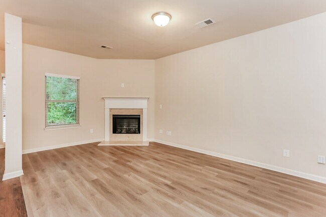 Building Photo - 250 Stillwood Dr