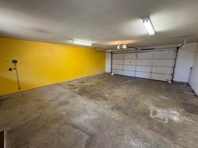 Foto del edificio - SW Visalia Home Available Now!!