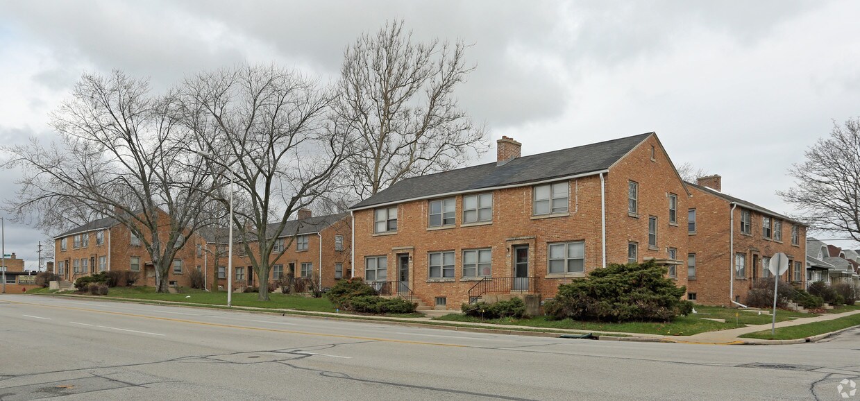 Building Photo - 7402 W Lincoln Ave